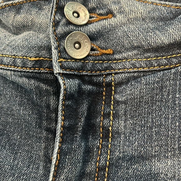 L.E.I brand blue jean shorts 13( juniors) - Picture 3 of 5